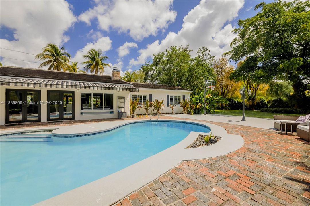 待售: $2,450,000 (4 贝兹, 3 浴室, 2458 平方英尺)