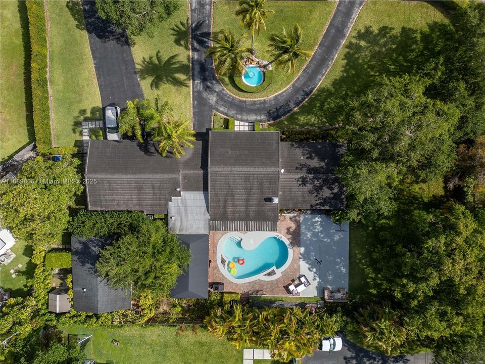 待售: $2,450,000 (4 贝兹, 3 浴室, 2458 平方英尺)