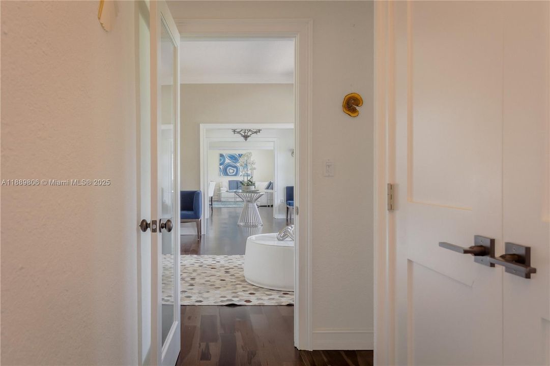 待售: $2,450,000 (4 贝兹, 3 浴室, 2458 平方英尺)