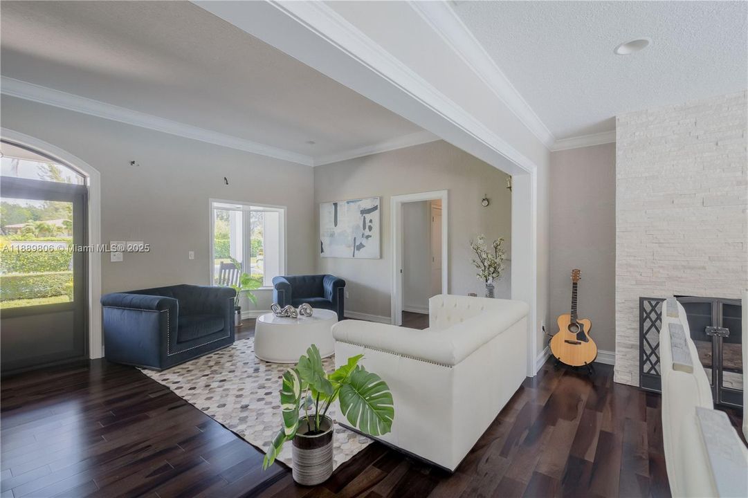 待售: $2,450,000 (4 贝兹, 3 浴室, 2458 平方英尺)