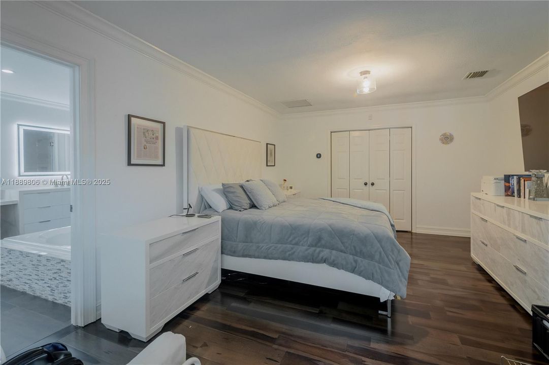 待售: $2,450,000 (4 贝兹, 3 浴室, 2458 平方英尺)