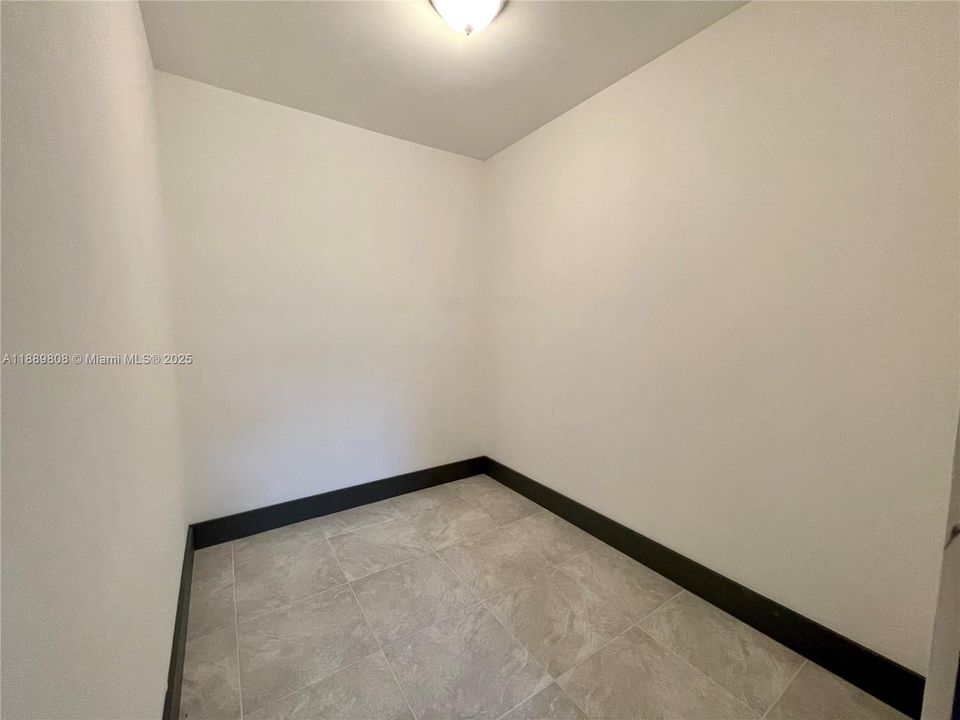 Walking closet, main suite.