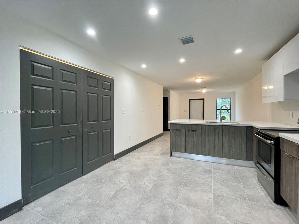 Недавно арендовано: $3,000 (3 спален, 2 ванн, 0 Квадратных фут)