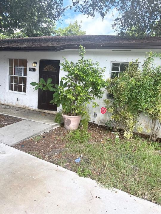 合同活跃: $2,520 (3 贝兹, 2 浴室, 1200 平方英尺)