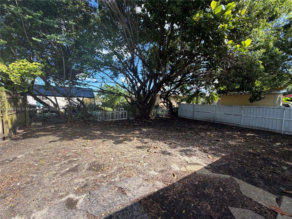 合同活跃: $2,520 (3 贝兹, 2 浴室, 1200 平方英尺)