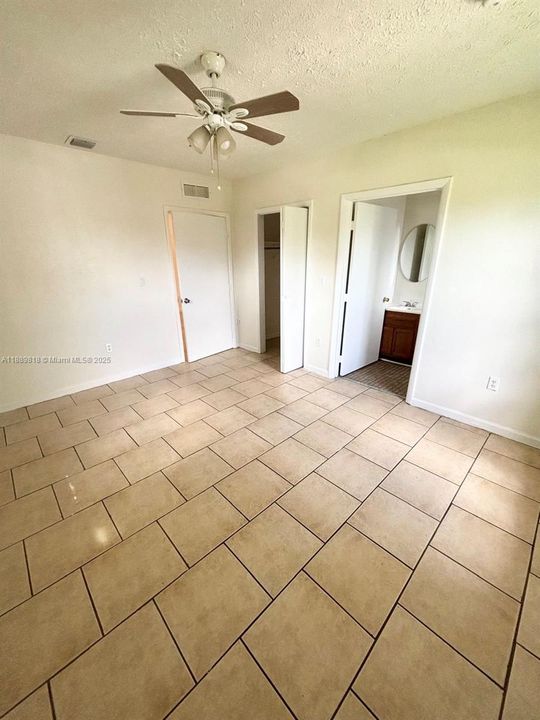 合同活跃: $2,520 (3 贝兹, 2 浴室, 1200 平方英尺)