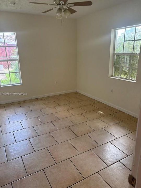 合同活跃: $2,520 (3 贝兹, 2 浴室, 1200 平方英尺)