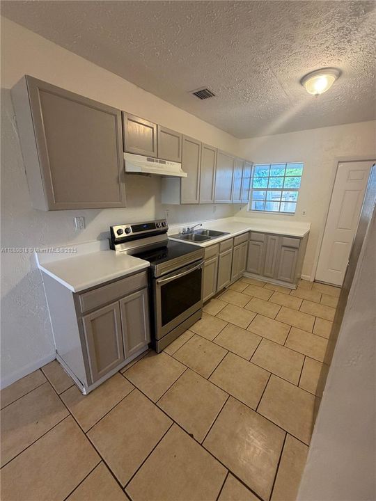 合同活跃: $2,520 (3 贝兹, 2 浴室, 1200 平方英尺)