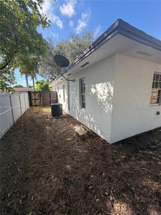 合同活跃: $2,520 (3 贝兹, 2 浴室, 1200 平方英尺)