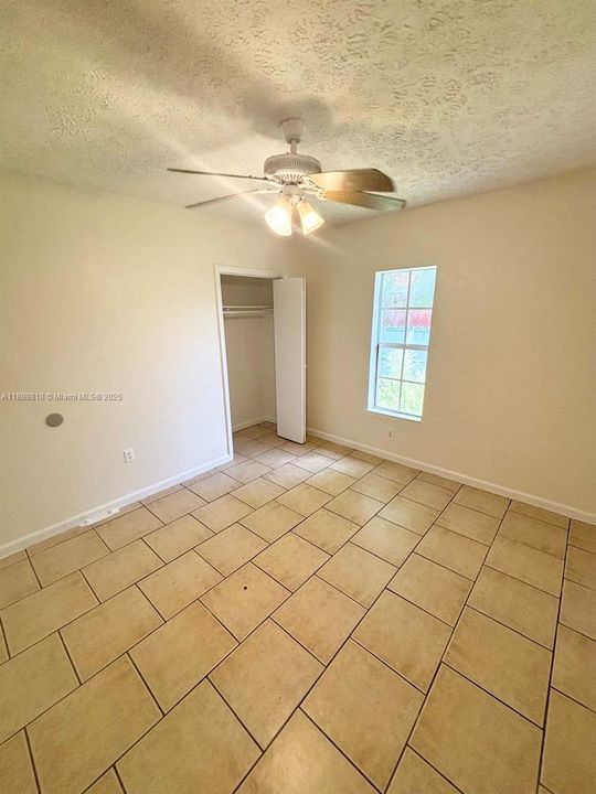 合同活跃: $2,520 (3 贝兹, 2 浴室, 1200 平方英尺)