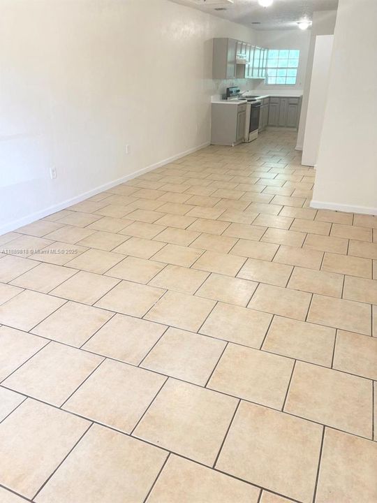 合同活跃: $2,520 (3 贝兹, 2 浴室, 1200 平方英尺)