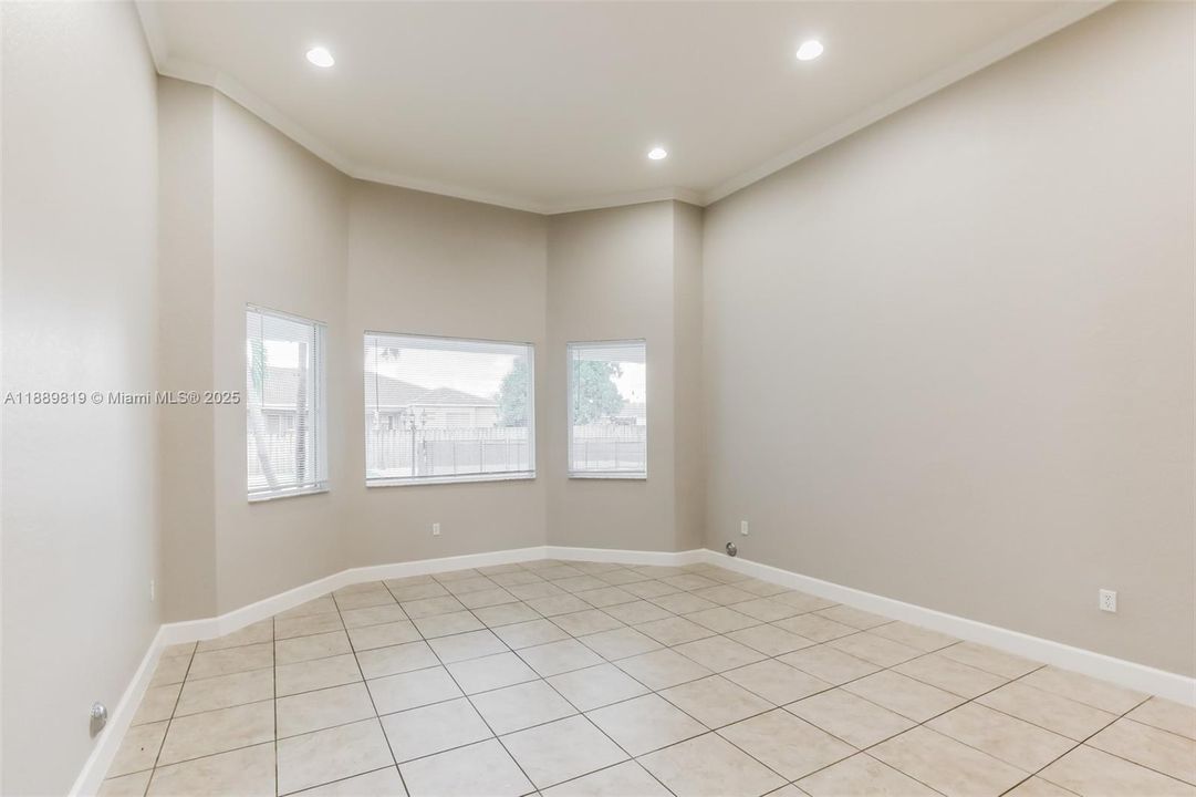 Recently Rented: $4,065 (5 beds, 4 baths, 3853 Square Feet)