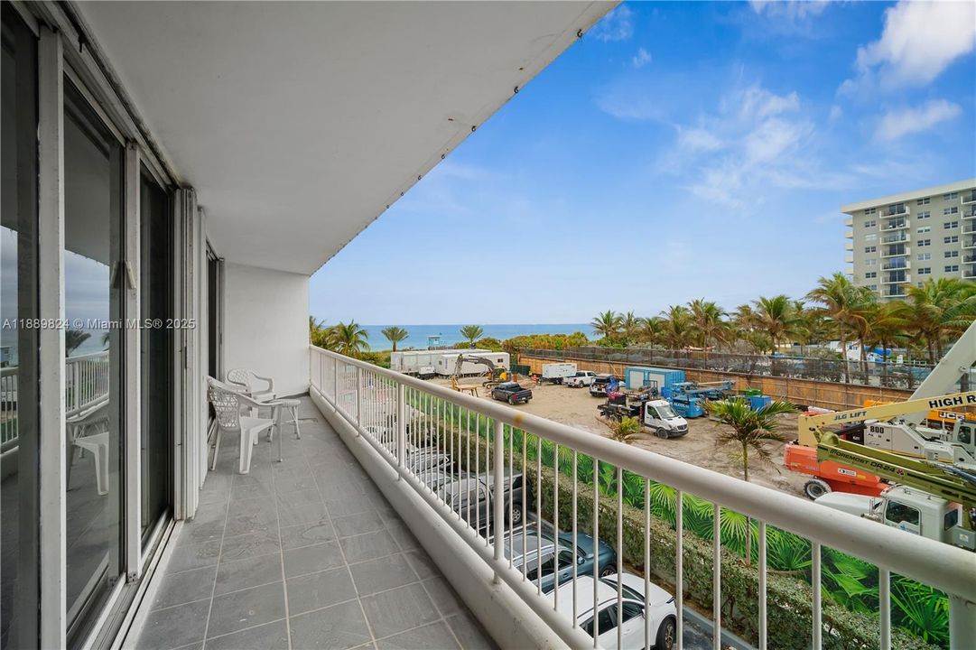 For Sale: $712,000 (2 beds, 2 baths, 1277 Square Feet)