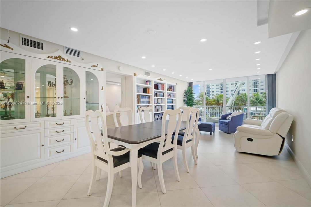 For Sale: $712,000 (2 beds, 2 baths, 1277 Square Feet)