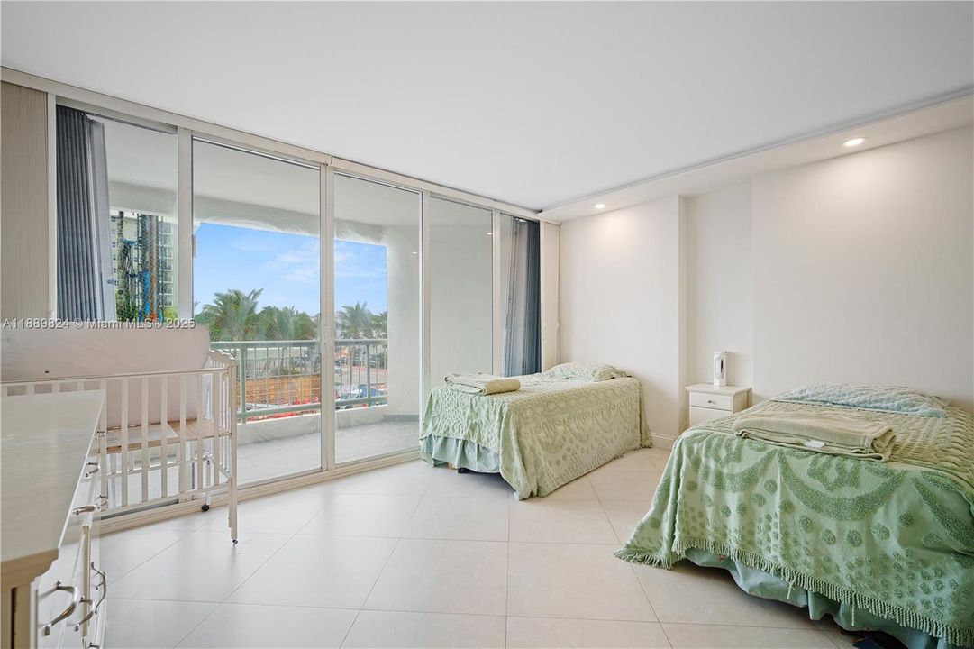 For Sale: $712,000 (2 beds, 2 baths, 1277 Square Feet)