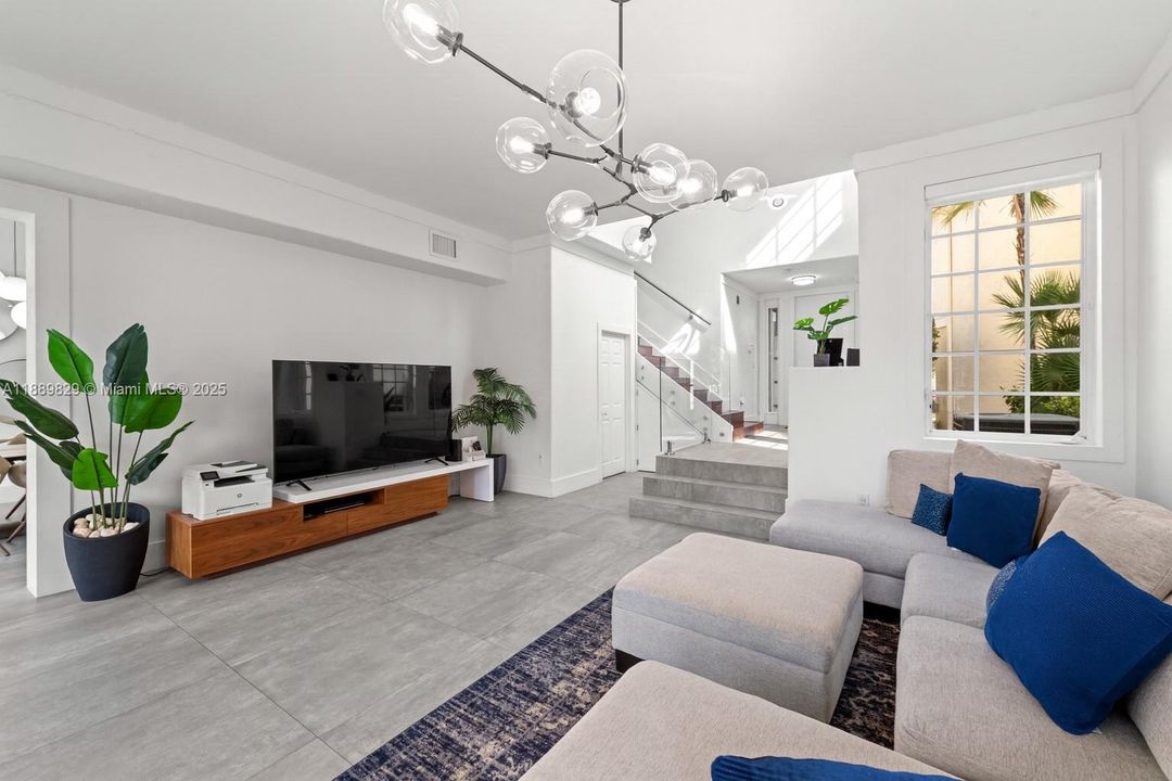 For Sale: $1,490,000 (3 beds, 3 baths, 2540 Square Feet)