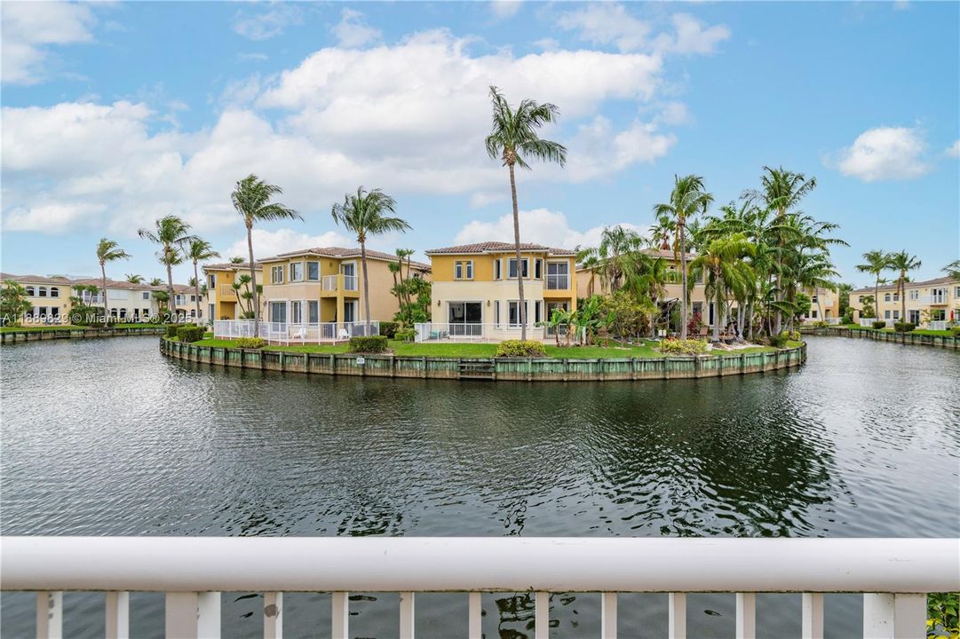 For Sale: $1,490,000 (3 beds, 3 baths, 2540 Square Feet)