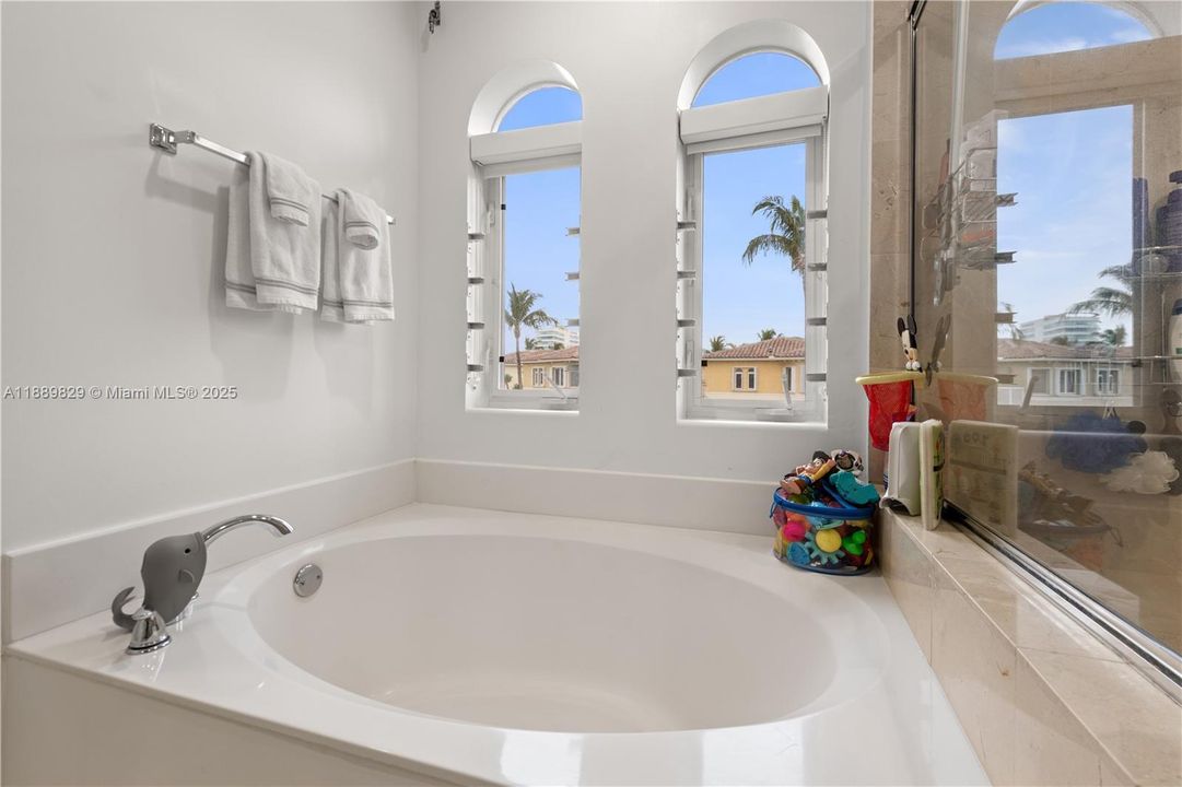 For Sale: $1,490,000 (3 beds, 3 baths, 2540 Square Feet)