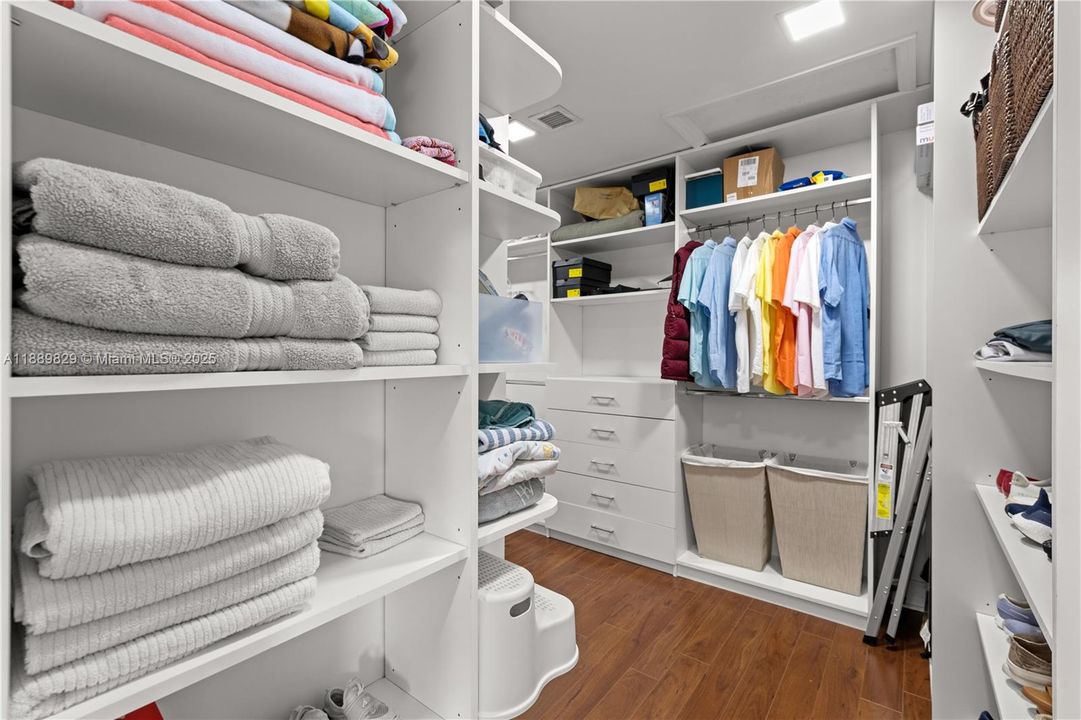 For Sale: $1,490,000 (3 beds, 3 baths, 2540 Square Feet)