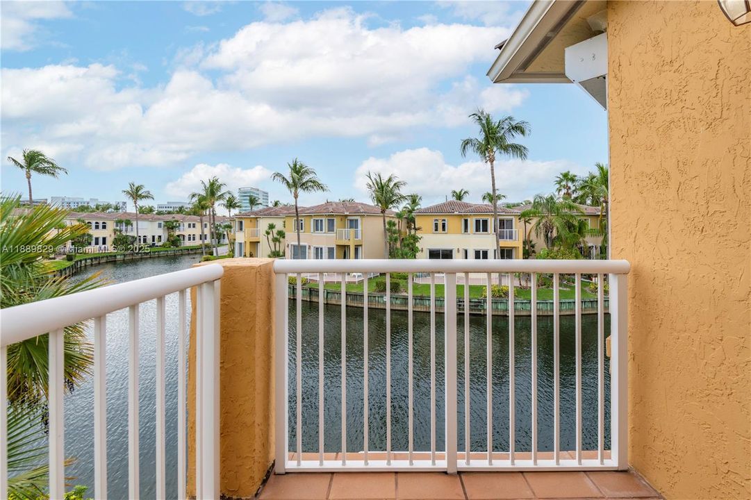 For Sale: $1,490,000 (3 beds, 3 baths, 2540 Square Feet)