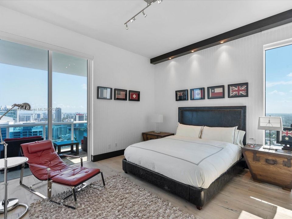 For Sale: $6,500,000 (5 beds, 6 baths, 5086 Square Feet)