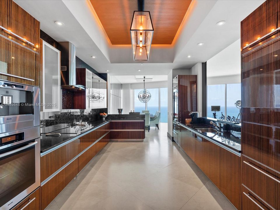 For Sale: $6,500,000 (5 beds, 6 baths, 5086 Square Feet)