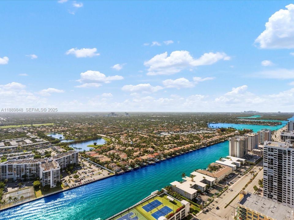 For Sale: $6,500,000 (5 beds, 6 baths, 5086 Square Feet)