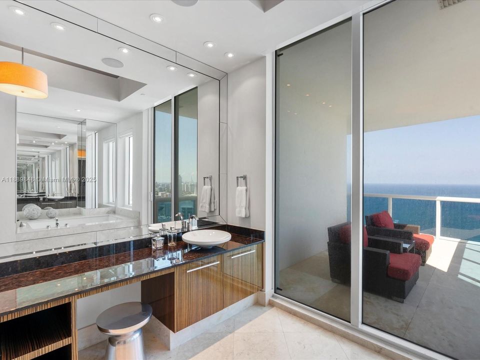 For Sale: $6,500,000 (5 beds, 6 baths, 5086 Square Feet)