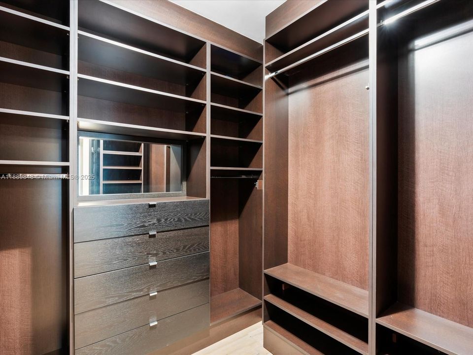 For Sale: $6,500,000 (5 beds, 6 baths, 5086 Square Feet)