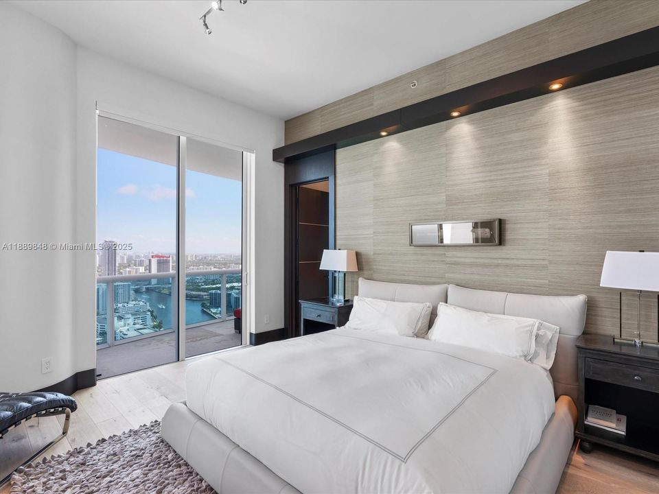 For Sale: $6,500,000 (5 beds, 6 baths, 5086 Square Feet)