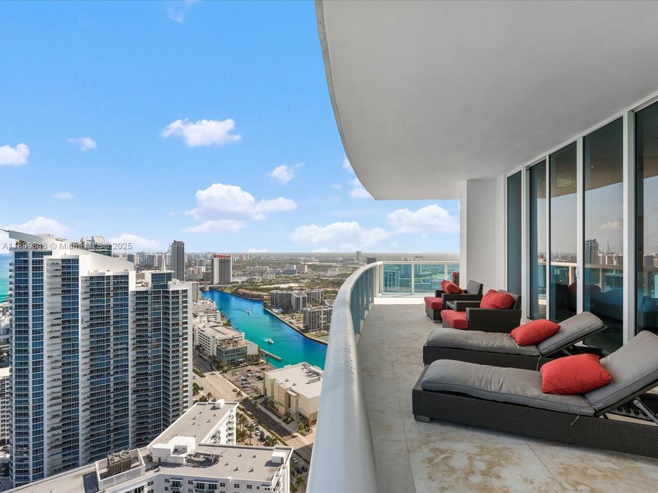 For Sale: $6,500,000 (5 beds, 6 baths, 5086 Square Feet)