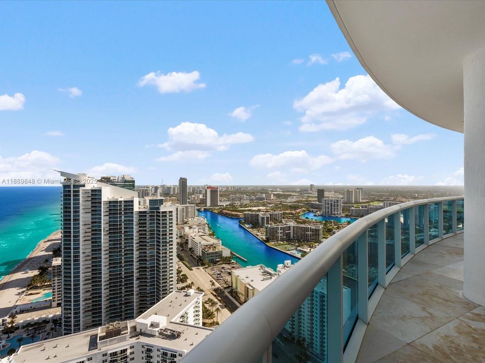 For Sale: $6,500,000 (5 beds, 6 baths, 5086 Square Feet)