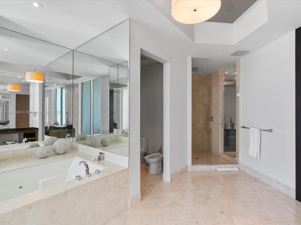 For Sale: $6,500,000 (5 beds, 6 baths, 5086 Square Feet)