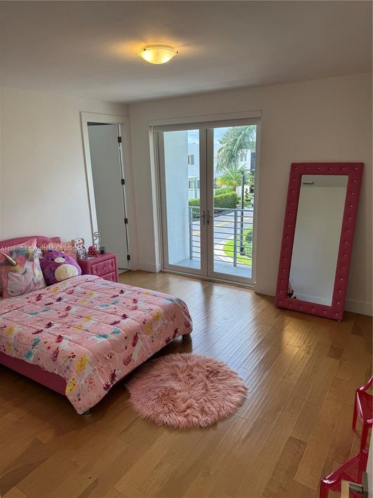 В аренду: $7,400 (5 спален, 5 ванн, 3113 Квадратных фут)