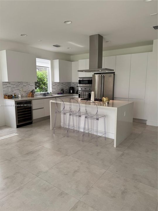 В аренду: $7,400 (5 спален, 5 ванн, 3113 Квадратных фут)