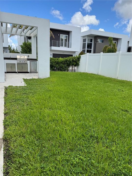 В аренду: $7,400 (5 спален, 5 ванн, 3113 Квадратных фут)