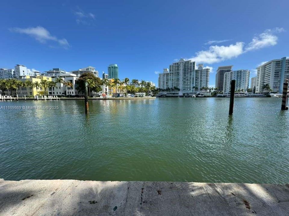 Activo con contrato: $16,000 (4 camas, 3 baños, 3326 Pies cuadrados)