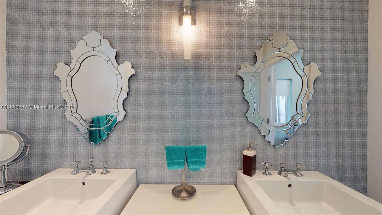 Activo con contrato: $16,000 (4 camas, 3 baños, 3326 Pies cuadrados)