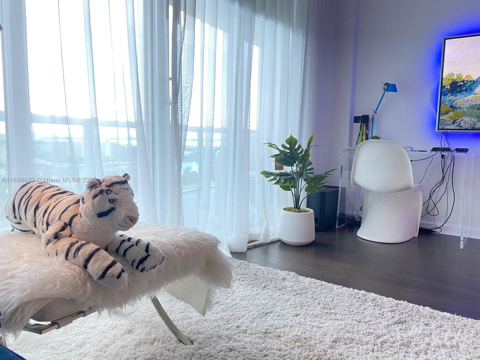 Activo con contrato: $3,200 (2 camas, 2 baños, 1251 Pies cuadrados)