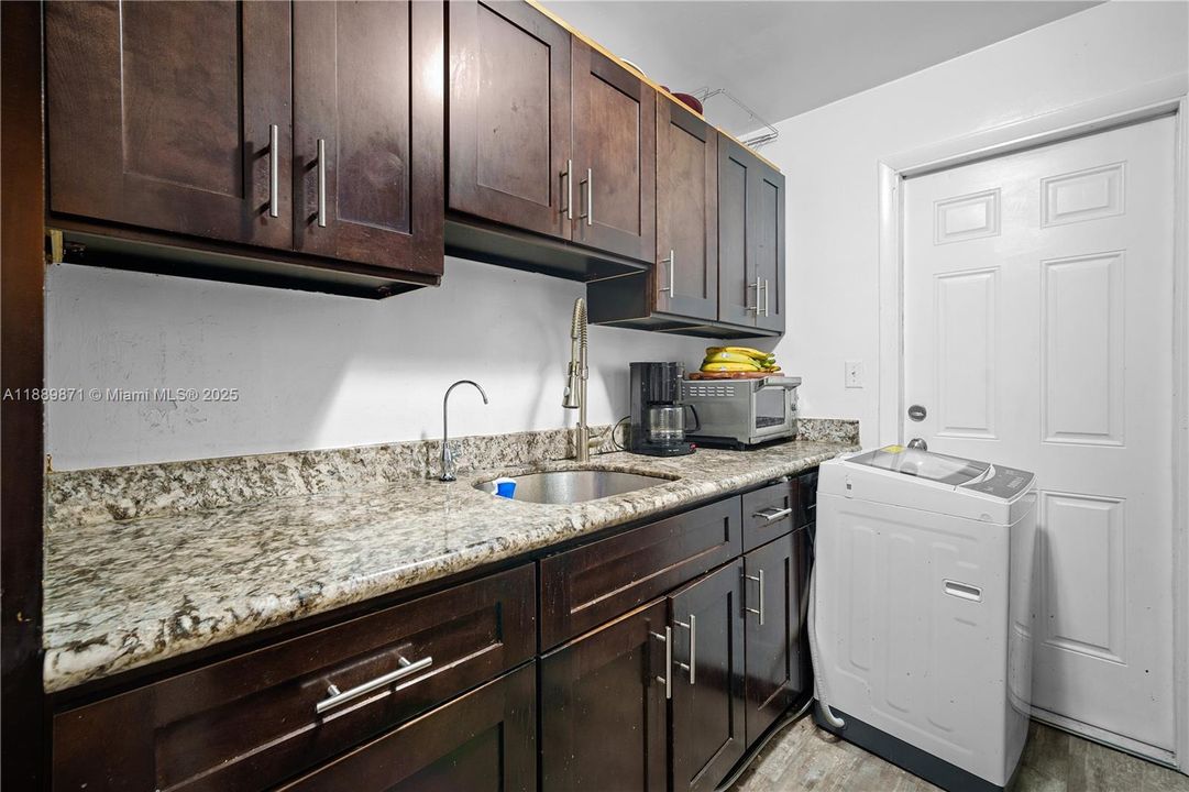 For Sale: $185,000 (2 beds, 1 baths, 1024 Square Feet)