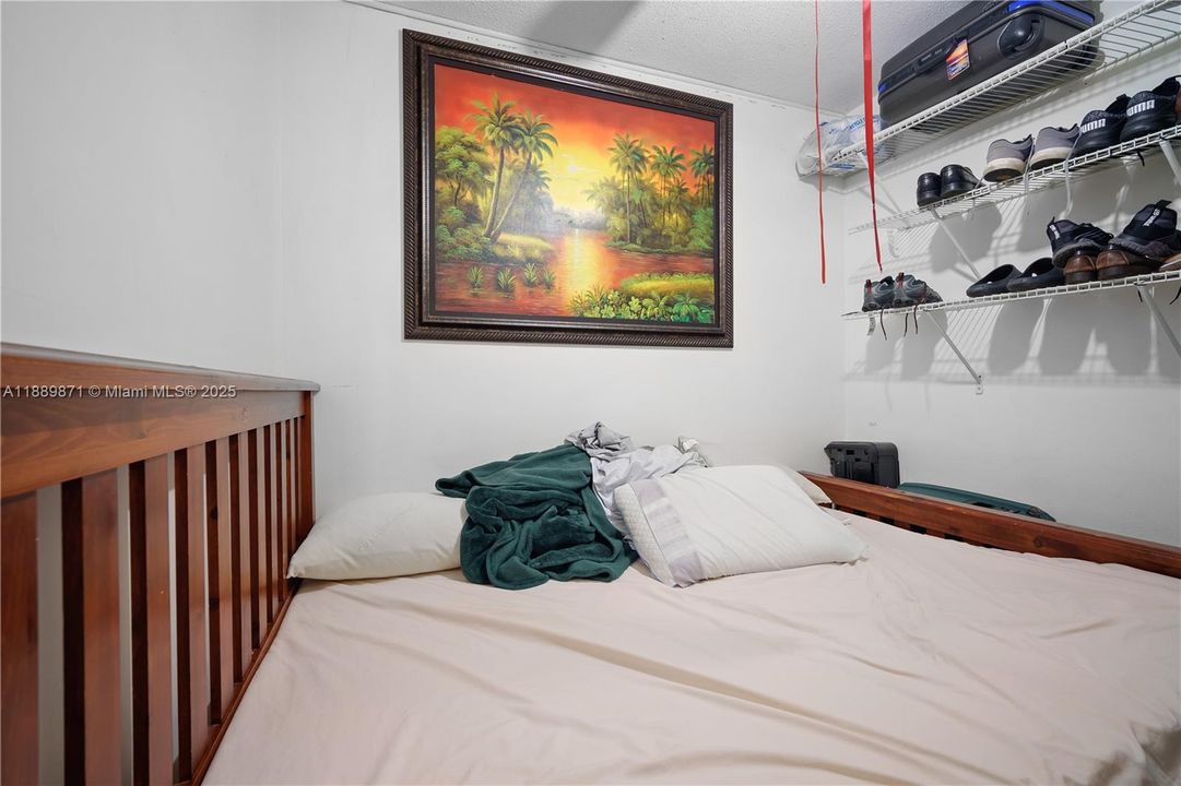 For Sale: $185,000 (2 beds, 1 baths, 1024 Square Feet)