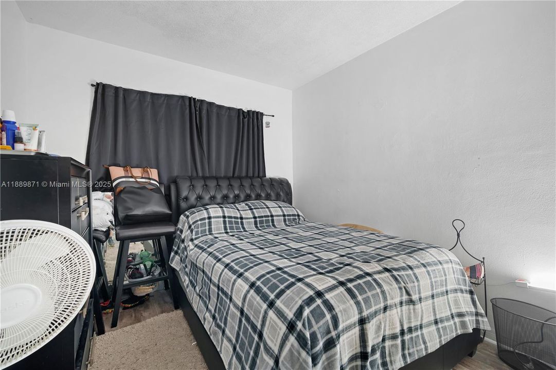 For Sale: $185,000 (2 beds, 1 baths, 1024 Square Feet)