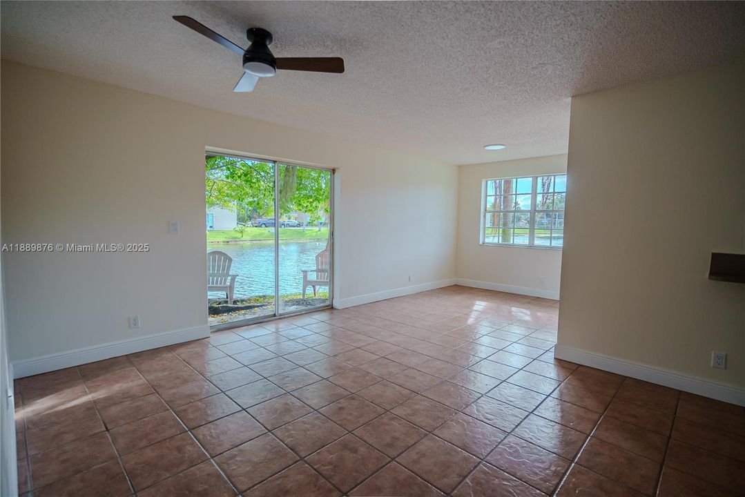 Под контрактом: $2,500 (3 спален, 2 ванн, 1125 Квадратных фут)