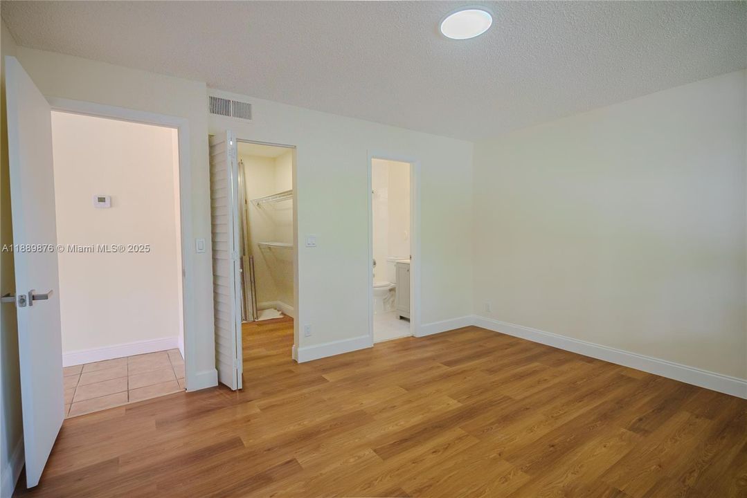 Под контрактом: $2,500 (3 спален, 2 ванн, 1125 Квадратных фут)