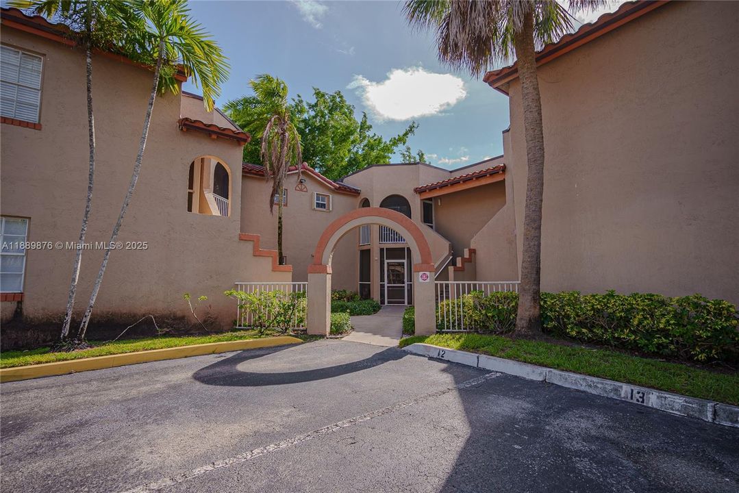 Под контрактом: $2,500 (3 спален, 2 ванн, 1125 Квадратных фут)