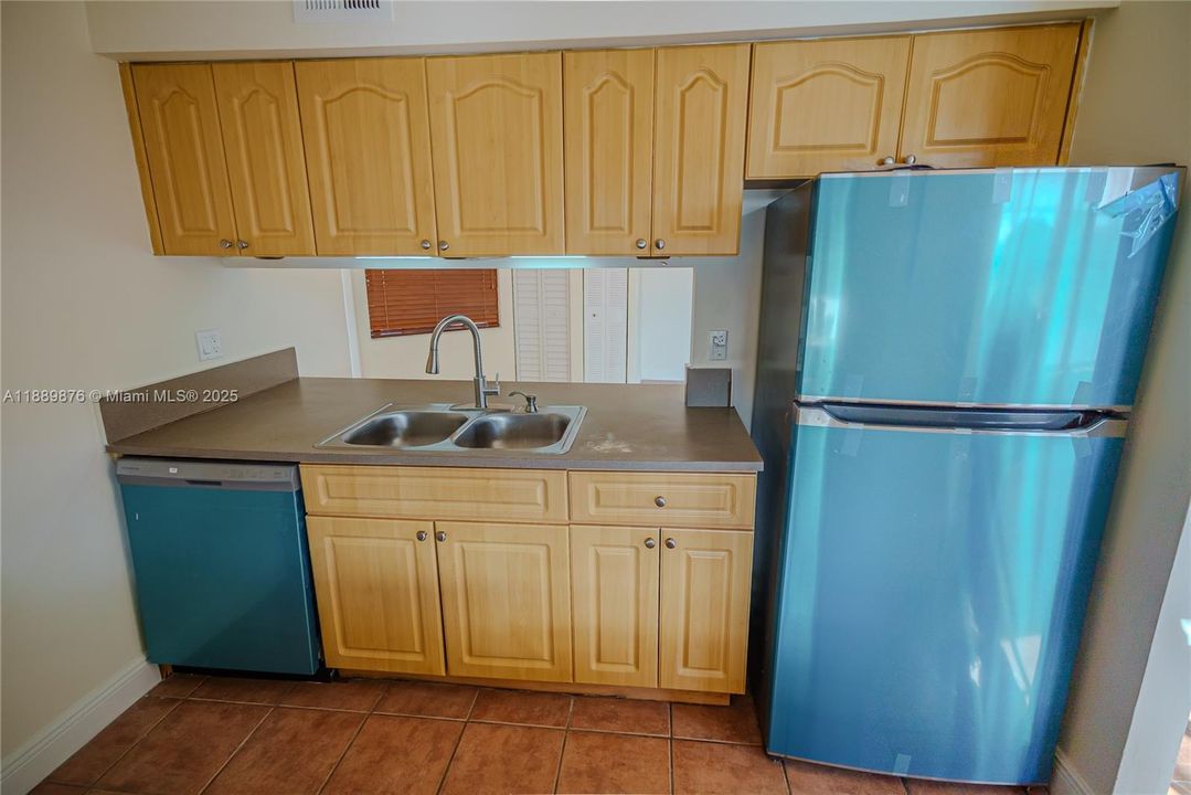 Под контрактом: $2,500 (3 спален, 2 ванн, 1125 Квадратных фут)