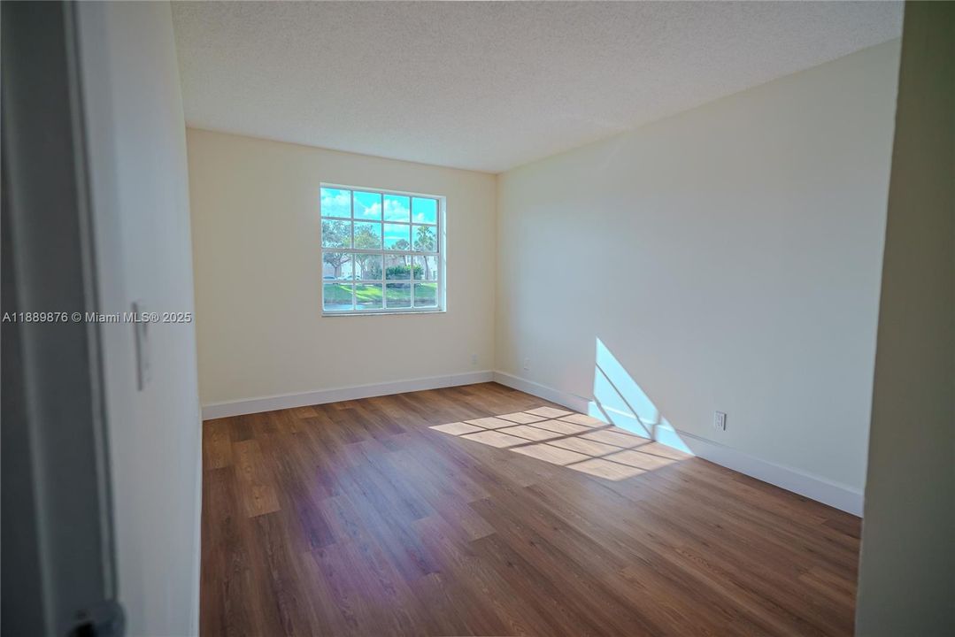 Под контрактом: $2,500 (3 спален, 2 ванн, 1125 Квадратных фут)