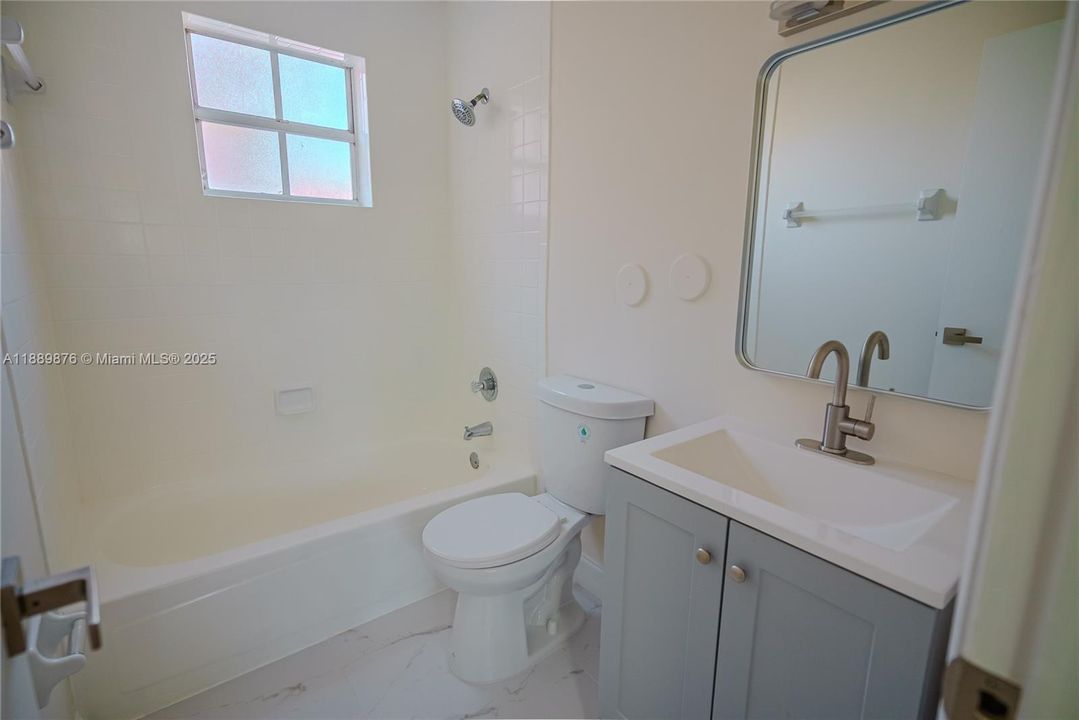 Под контрактом: $2,500 (3 спален, 2 ванн, 1125 Квадратных фут)