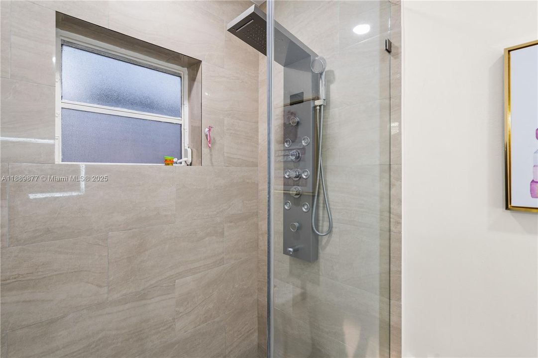 На продажу: $350,000 (2 спален, 2 ванн, 1003 Квадратных фут)