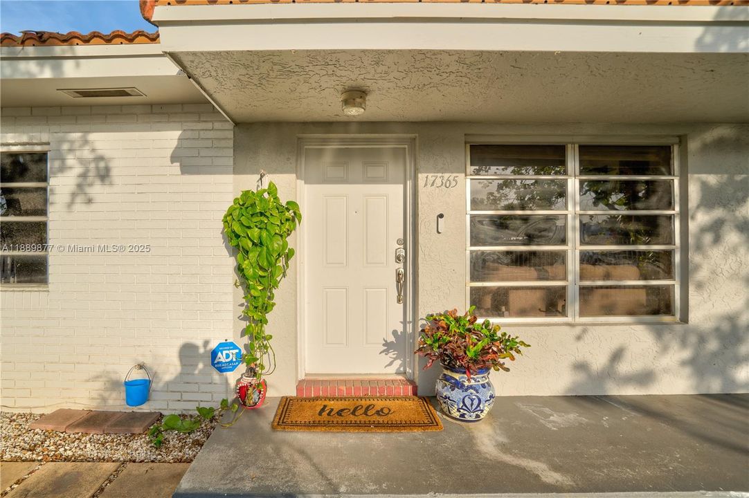 На продажу: $350,000 (2 спален, 2 ванн, 1003 Квадратных фут)